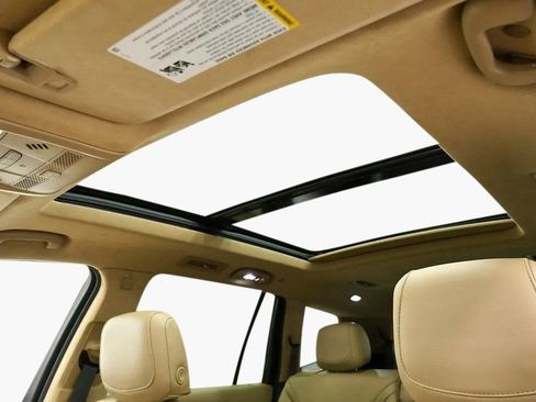 Used 2023 Cadillac XT6 Sport w/ Platinum Package image 34