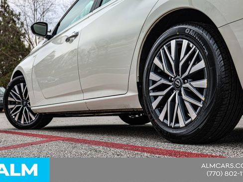 Used 2025 Nissan Altima 2.5 SV image 16