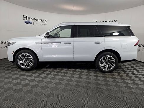 Certified 2025 Lincoln Navigator Reserve AWD/4WD image 8