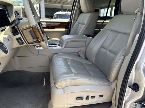 Used 2012 Lincoln Navigator 2WD image 20