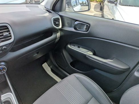 Certified 2024 Hyundai Venue Limited FWD image 17