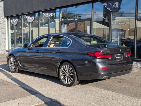 Used 2023 BMW 530i xDrive w/ Premium Package image 10