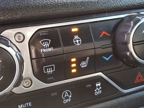 Used 2024 Jeep Wrangler Unlimited Sport image 23