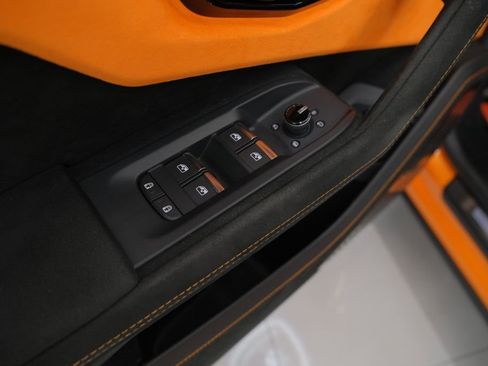 Used 2023 Lamborghini Urus Performante AWD/4WD image 57