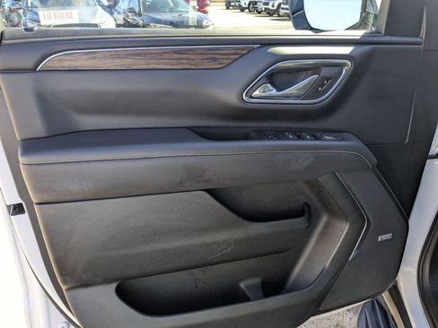 Used 2023 Chevrolet Suburban Premier image 11