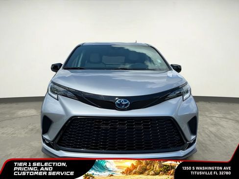 Used 2025 Toyota Sienna XSE w/ XSE Plus Package FWD image 19