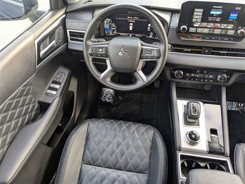 Used 2024 Mitsubishi Outlander SEL image 18