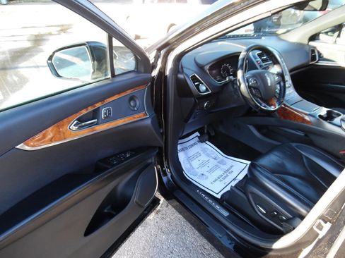 Used 2016 Lincoln MKX Reserve FWD image 10