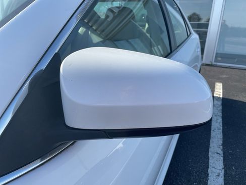 Used 2014 Toyota Camry L image 6