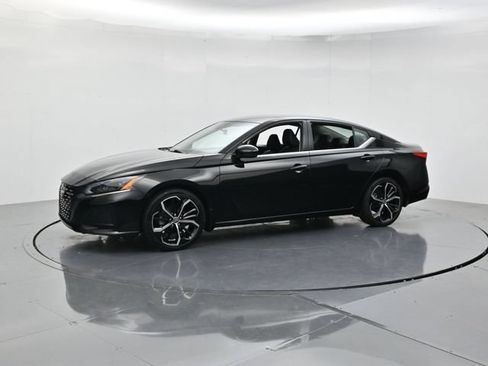Used 2024 Nissan Altima 2.5 SR FWD image 5