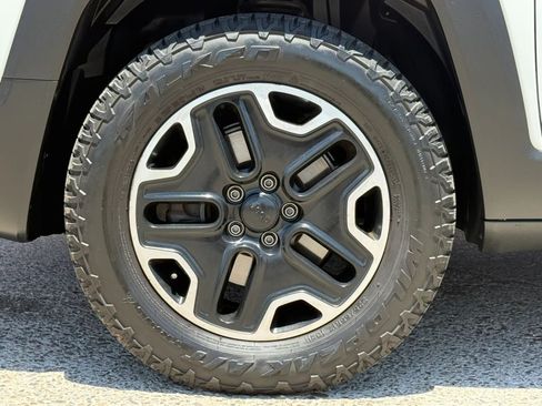 Used 2015 Jeep Renegade Trailhawk w/ Popular Equipment Group AWD/4WD image 28