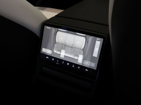 Used 2026 Tesla Model Y 2WD image 25