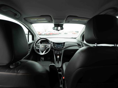 Used 2017 Chevrolet Trax LT w/ LT Convenience Package image 19