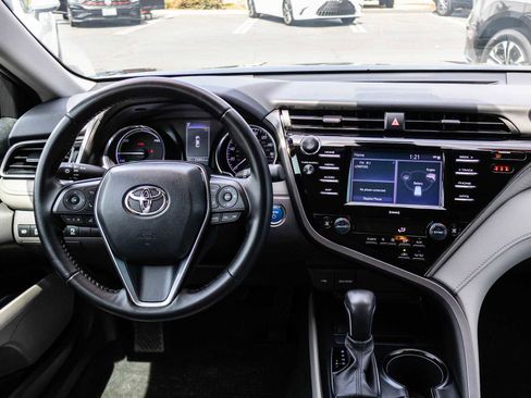 Used 2020 Toyota Camry SE image 22