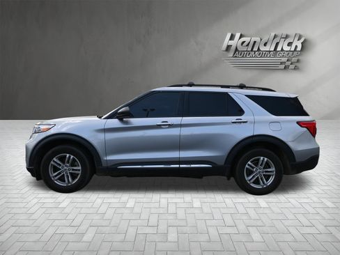 Used 2021 Ford Explorer XLT w/ Equipment Group 202A AWD/4WD image 8