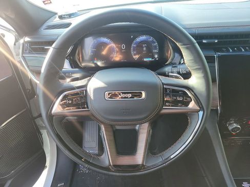 Used 2025 Jeep Grand Cherokee Summit w/ Obsidian Package image 28