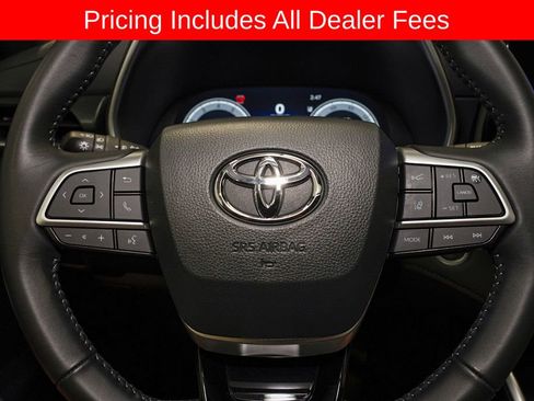 Used 2025 Toyota Highlander XSE AWD/4WD image 22