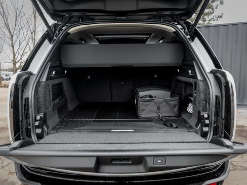 New 2025 Land Rover Range Rover SE image 8