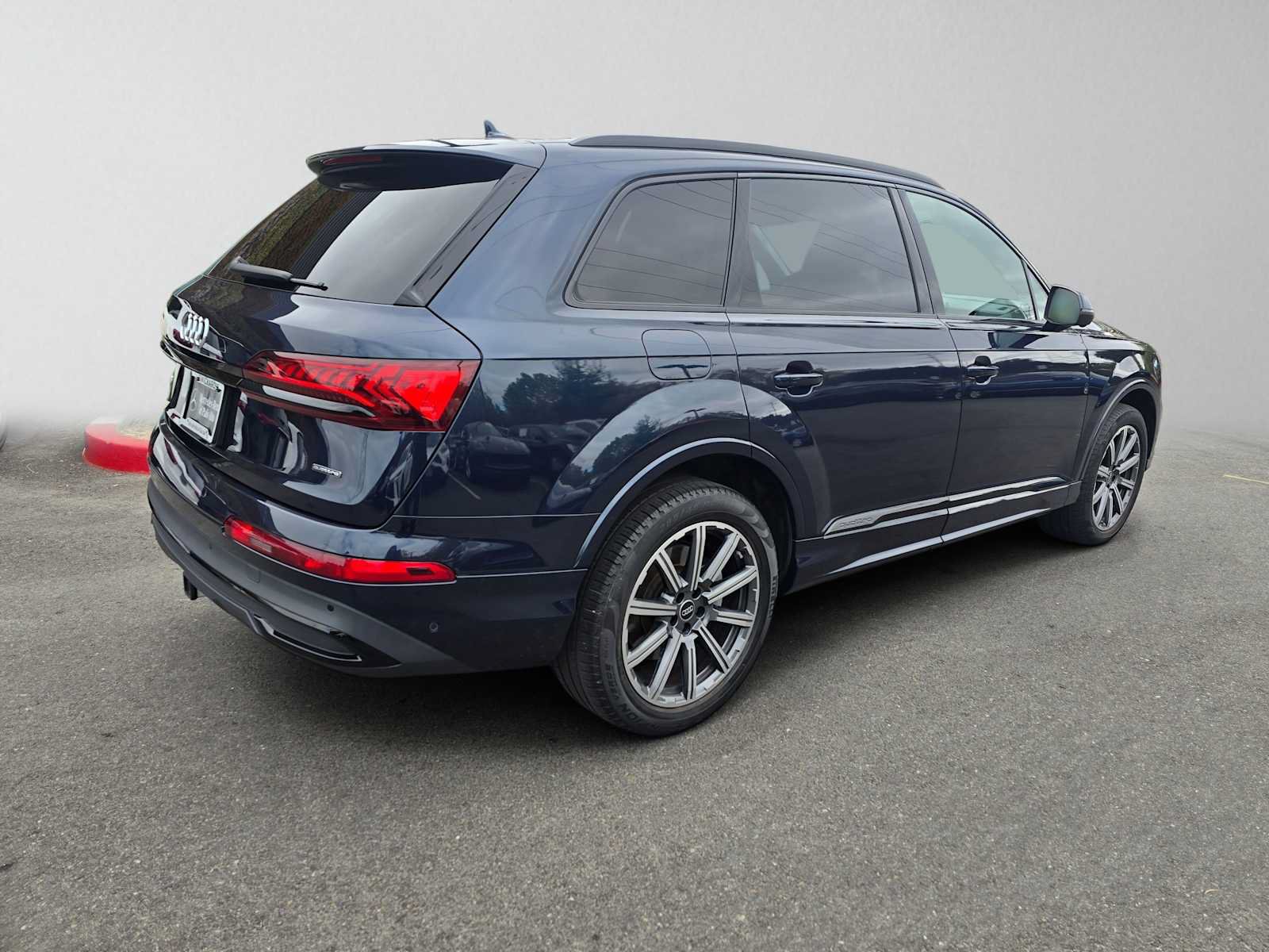 Used 2023 Audi Q7 2.0T Premium Plus w/ Premium Plus Package AWD/4WD image 3
