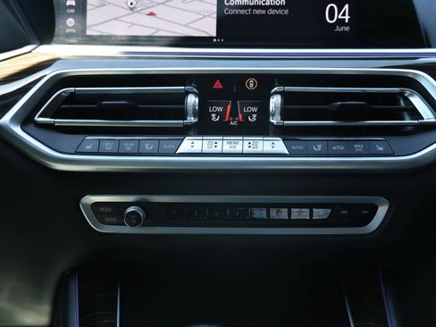 Used 2021 BMW X5 xDrive40i w/ M Sport Package AWD/4WD image 19