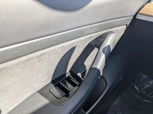 Used 2020 Tesla Model 3 Standard Range image 17