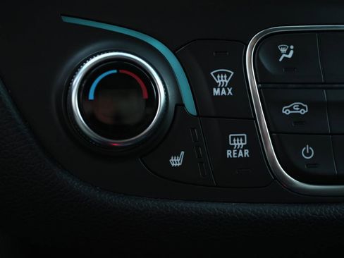 Used 2018 Chevrolet Equinox LT image 31