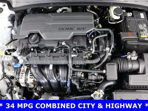 Certified 2025 Hyundai Elantra Sport image 23