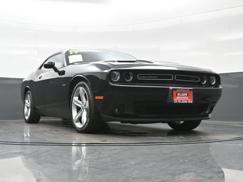 Used 2017 Dodge Challenger R/T image 28