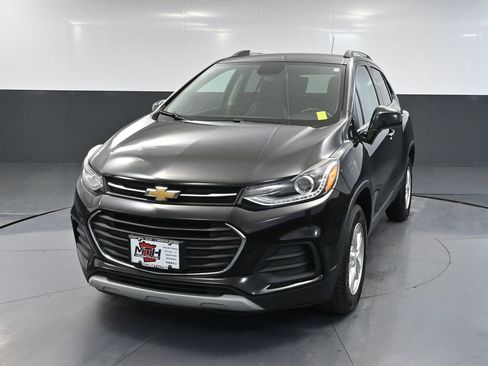 Used 2020 Chevrolet Trax LT w/ LT Convenience Package image 11