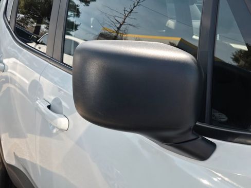 Used 2023 Jeep Renegade Latitude image 6