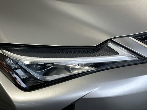 Used 2019 Lexus UX 200 F Sport image 9