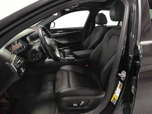 Used 2019 BMW 530e w/ Premium Package RWD image 9
