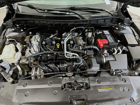 Used 2024 Nissan Altima 2.5 SR image 33