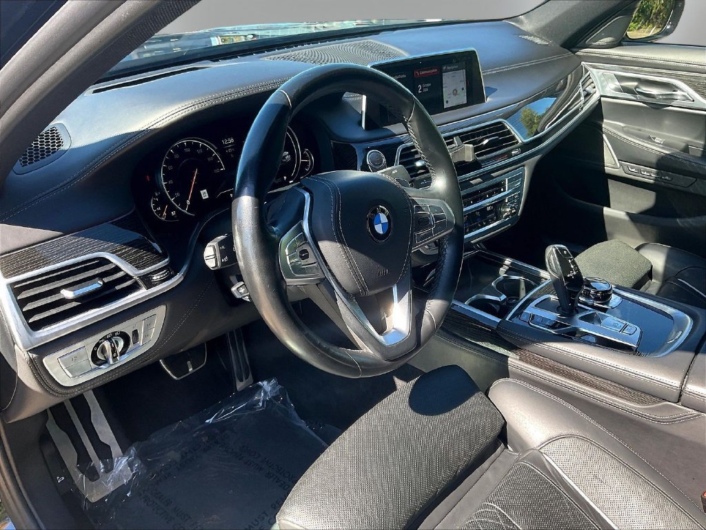 Used 2019 BMW 750i xDrive w/ Executive Package AWD/4WD image 17