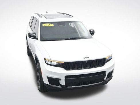 Used 2025 Jeep Grand Cherokee L Limited w/ Luxury Tech Group II image 25