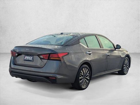 Used 2025 Nissan Altima 2.5 SV FWD image 5
