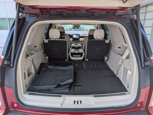 Certified 2019 Lincoln Navigator Reserve AWD/4WD image 12