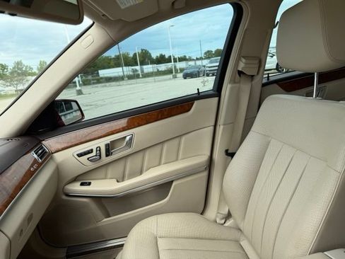 Used 2015 Mercedes-Benz E 400 Sedan image 23