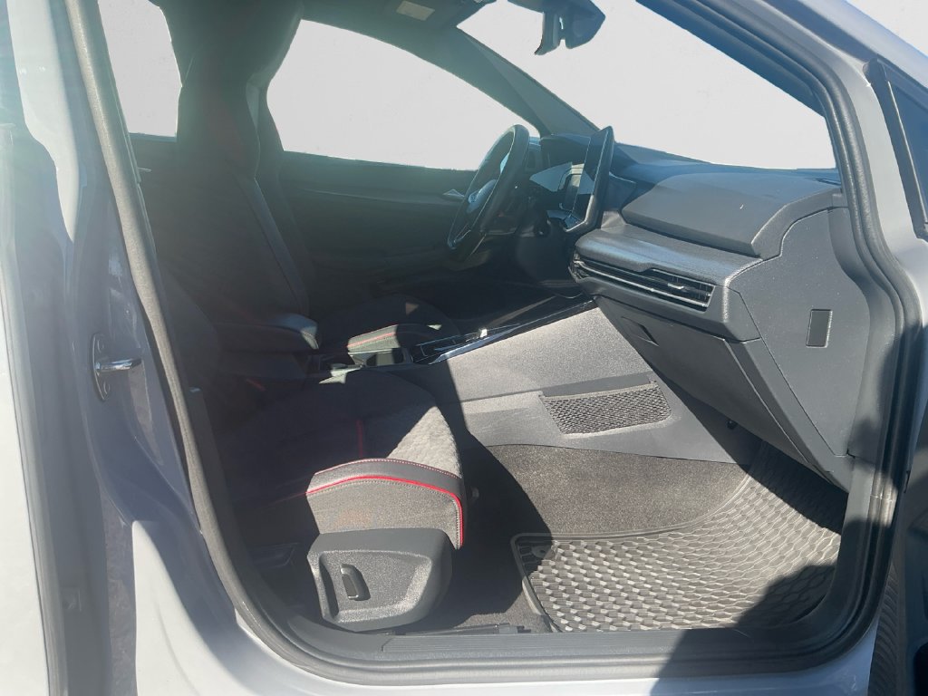 Used 2025 Volkswagen GTI SE FWD image 15