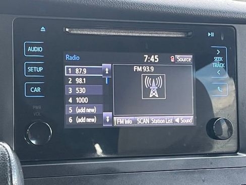 Used 2015 Toyota Sienna L image 47