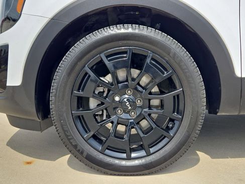 Used 2022 Kia Telluride EX w/ EX Premium Package image 12