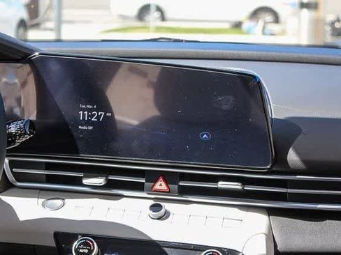 Certified 2025 Hyundai Elantra Limited FWD image 16
