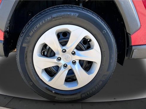 Used 2022 Toyota RAV4 LE FWD image 34