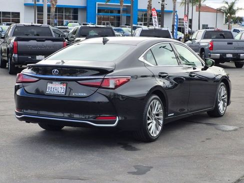 Used 2022 Lexus ES 300h w/ Luxury Package image 5