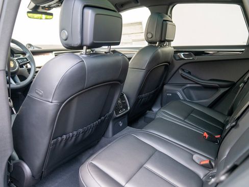 Certified 2025 Porsche Macan image 20