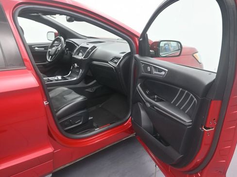 Used 2020 Ford Edge ST w/ Equipment Group 401A AWD/4WD image 16