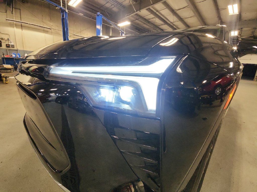 Used 2025 Chevrolet Blazer EV LT AWD/4WD image 31