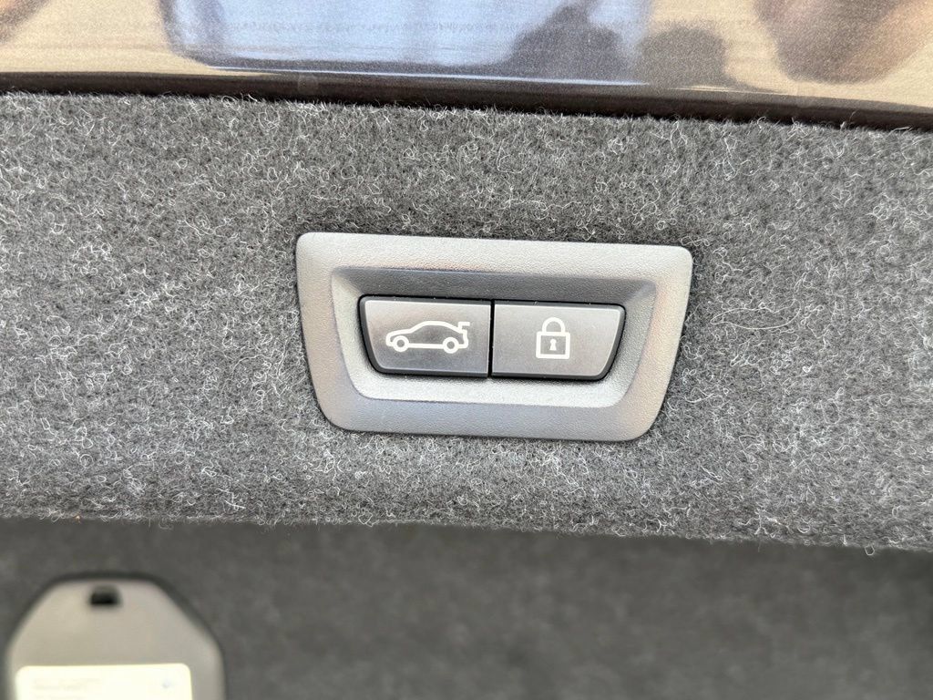 Used 2018 BMW 530i xDrive AWD/4WD image 16