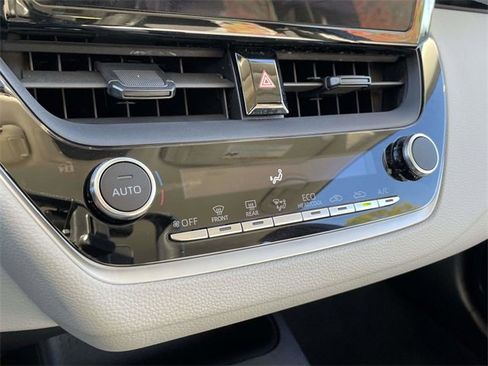 Used 2023 Toyota Corolla LE image 29