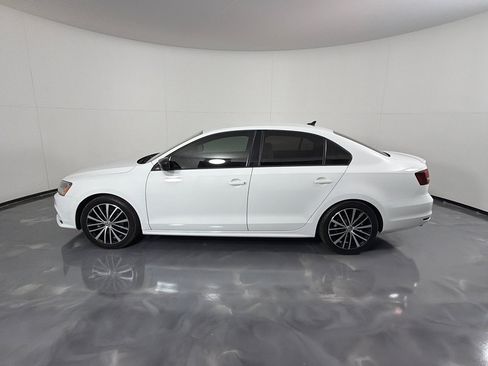 Used 2017 Volkswagen Jetta Sport FWD image 6